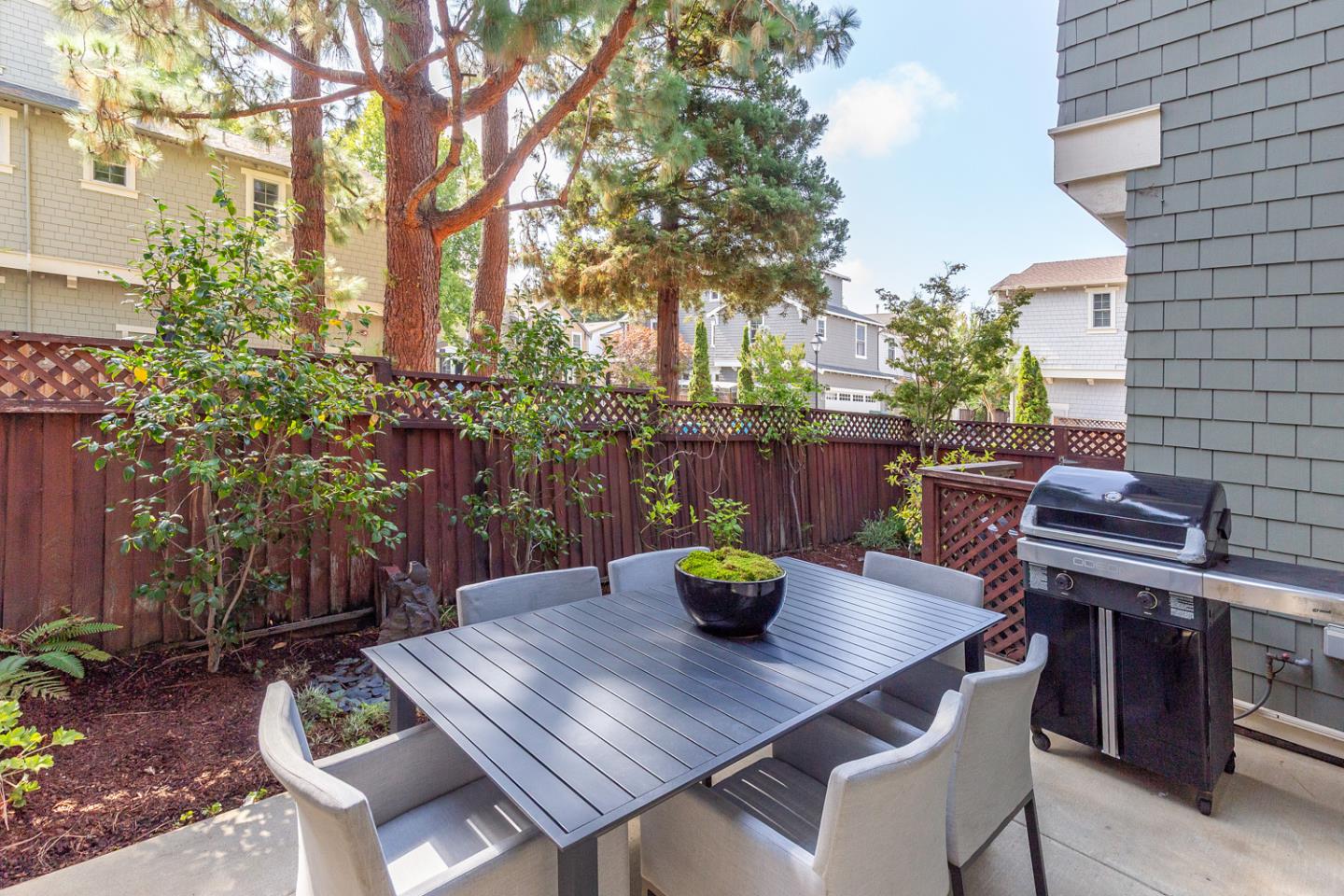 Detail Gallery Image 29 of 34 For 207 Pearl Ln, Menlo Park,  CA 94025 - 4 Beds | 3/1 Baths