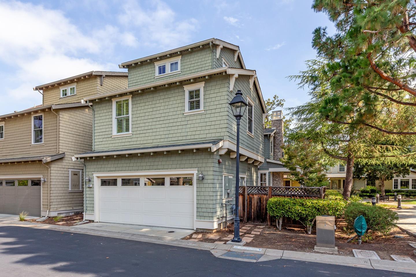 Detail Gallery Image 30 of 34 For 207 Pearl Ln, Menlo Park,  CA 94025 - 4 Beds | 3/1 Baths