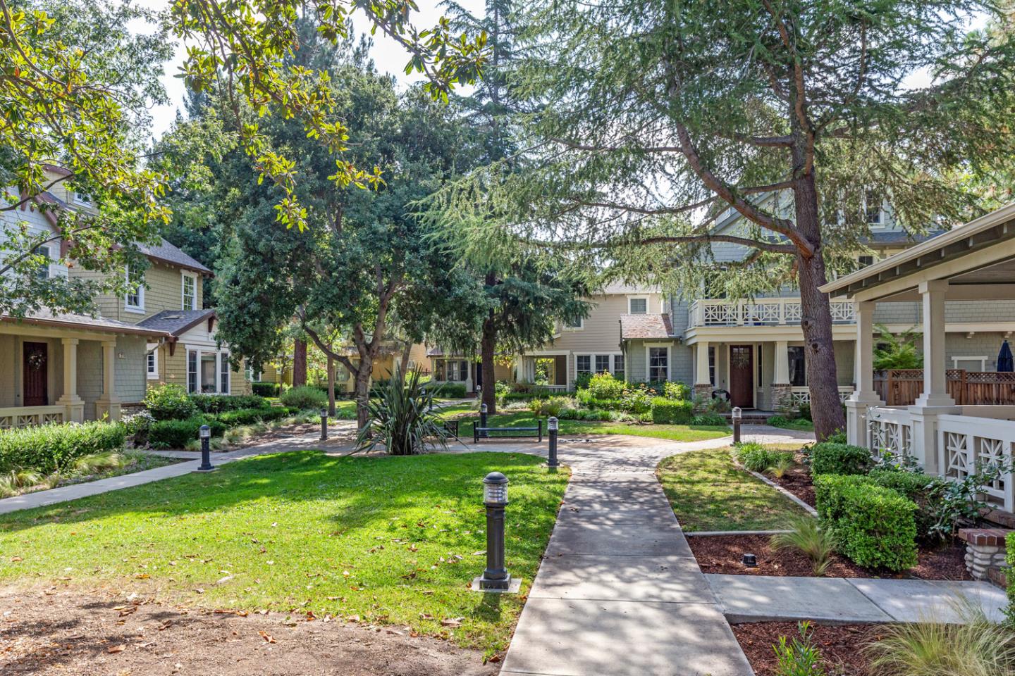 Detail Gallery Image 31 of 34 For 207 Pearl Ln, Menlo Park,  CA 94025 - 4 Beds | 3/1 Baths