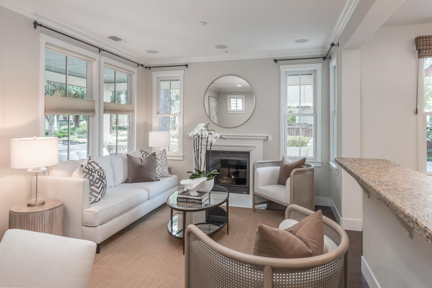 Detail Gallery Image 6 of 34 For 207 Pearl Ln, Menlo Park,  CA 94025 - 4 Beds | 3/1 Baths