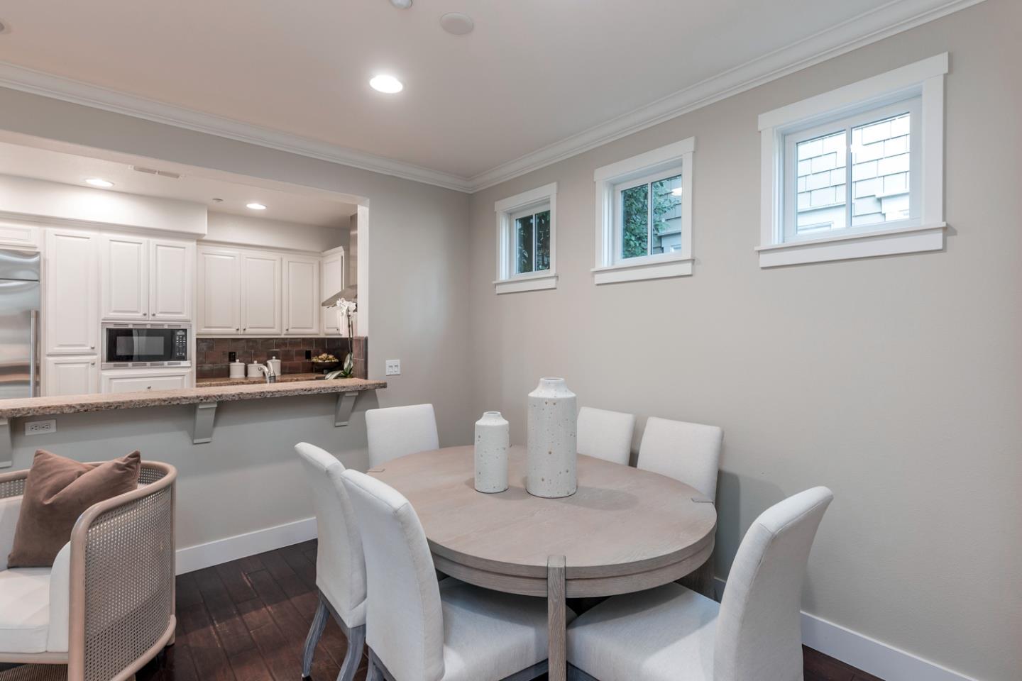 Detail Gallery Image 8 of 34 For 207 Pearl Ln, Menlo Park,  CA 94025 - 4 Beds | 3/1 Baths