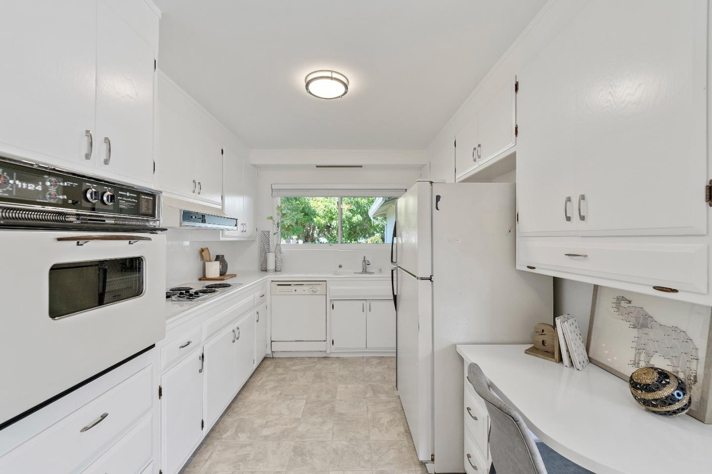 Detail Gallery Image 10 of 27 For 920 Longwood Ln, San Jose,  CA 95129 - 3 Beds | 2 Baths