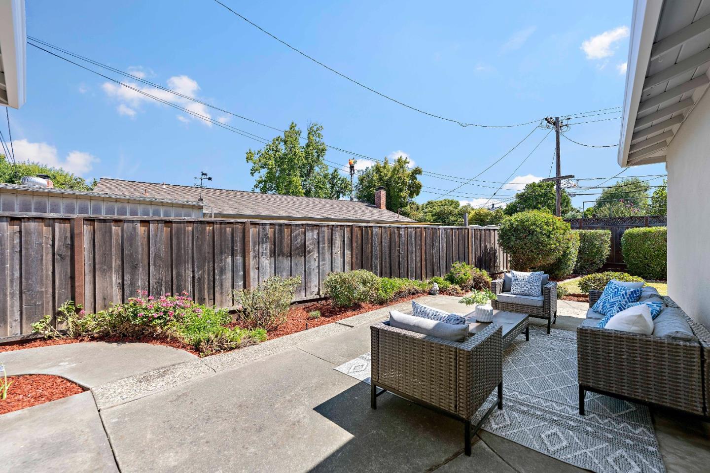 Detail Gallery Image 23 of 27 For 920 Longwood Ln, San Jose,  CA 95129 - 3 Beds | 2 Baths