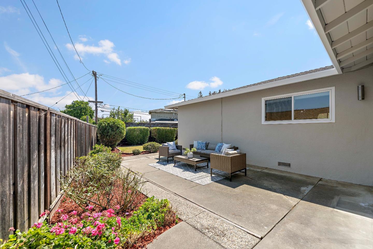 Detail Gallery Image 24 of 27 For 920 Longwood Ln, San Jose,  CA 95129 - 3 Beds | 2 Baths
