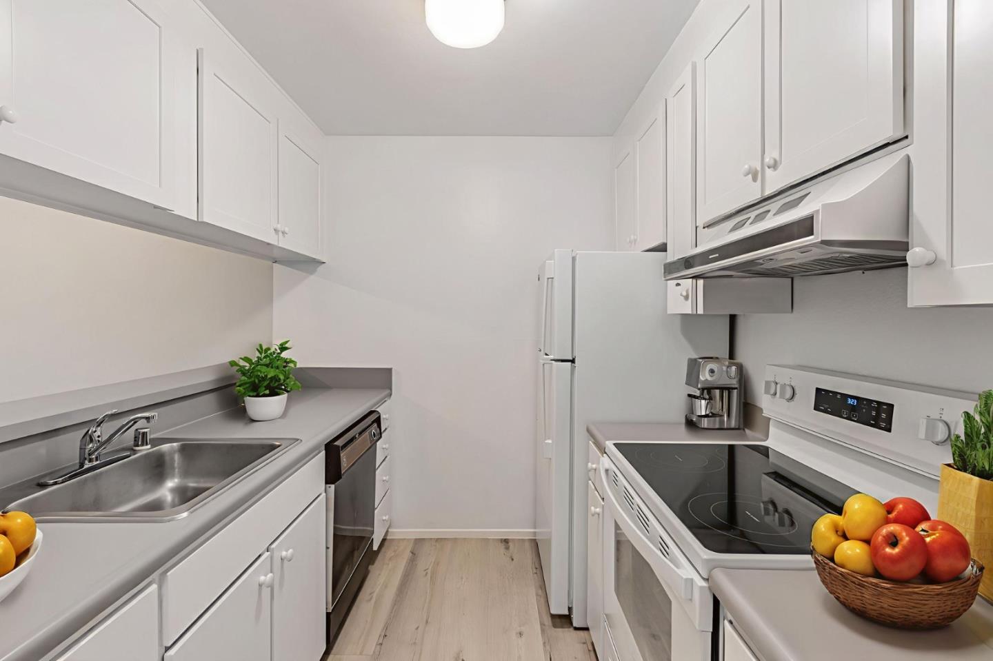 Detail Gallery Image 6 of 38 For 4359 Shelter Creek Ln, San Bruno,  CA 94066 - 1 Beds | 1 Baths