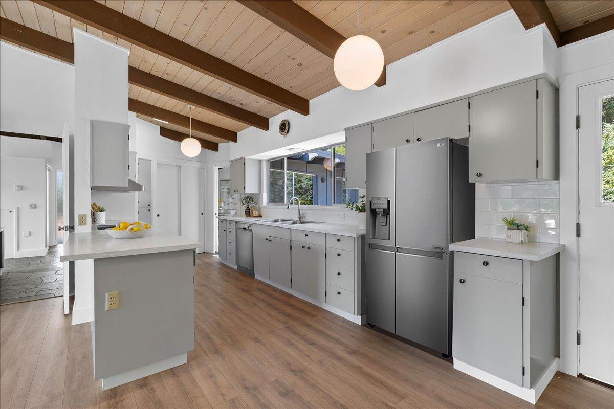 Detail Gallery Image 11 of 36 For 15 Naranja Way, Portola Valley,  CA 94028 - 4 Beds | 3 Baths