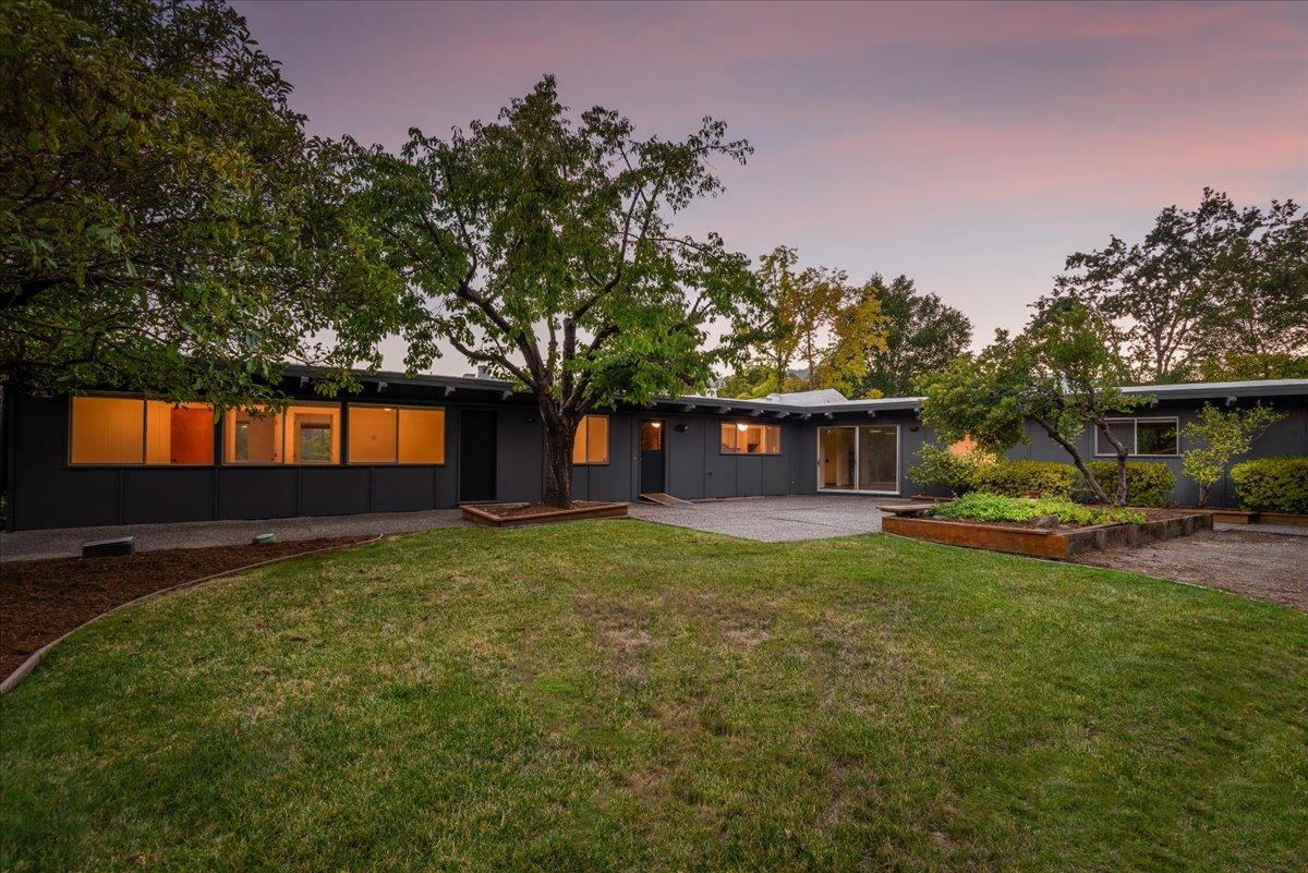 Detail Gallery Image 2 of 36 For 15 Naranja Way, Portola Valley,  CA 94028 - 4 Beds | 3 Baths
