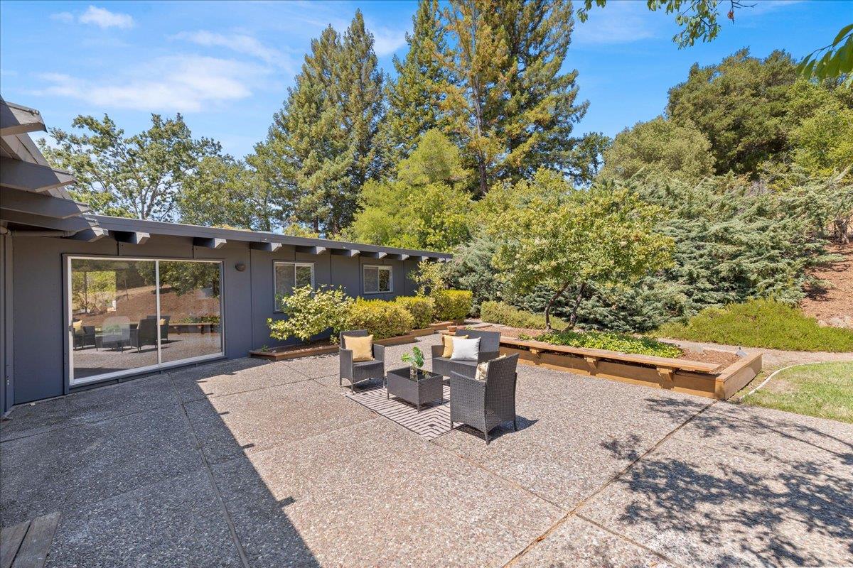 Detail Gallery Image 21 of 36 For 15 Naranja Way, Portola Valley,  CA 94028 - 4 Beds | 3 Baths