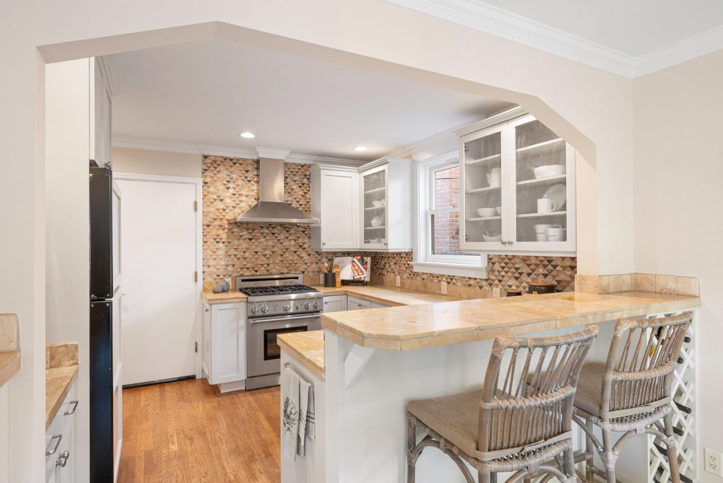 Detail Gallery Image 14 of 54 For 1549 Eastmoor Rd, Burlingame,  CA 94010 - 3 Beds | 2 Baths