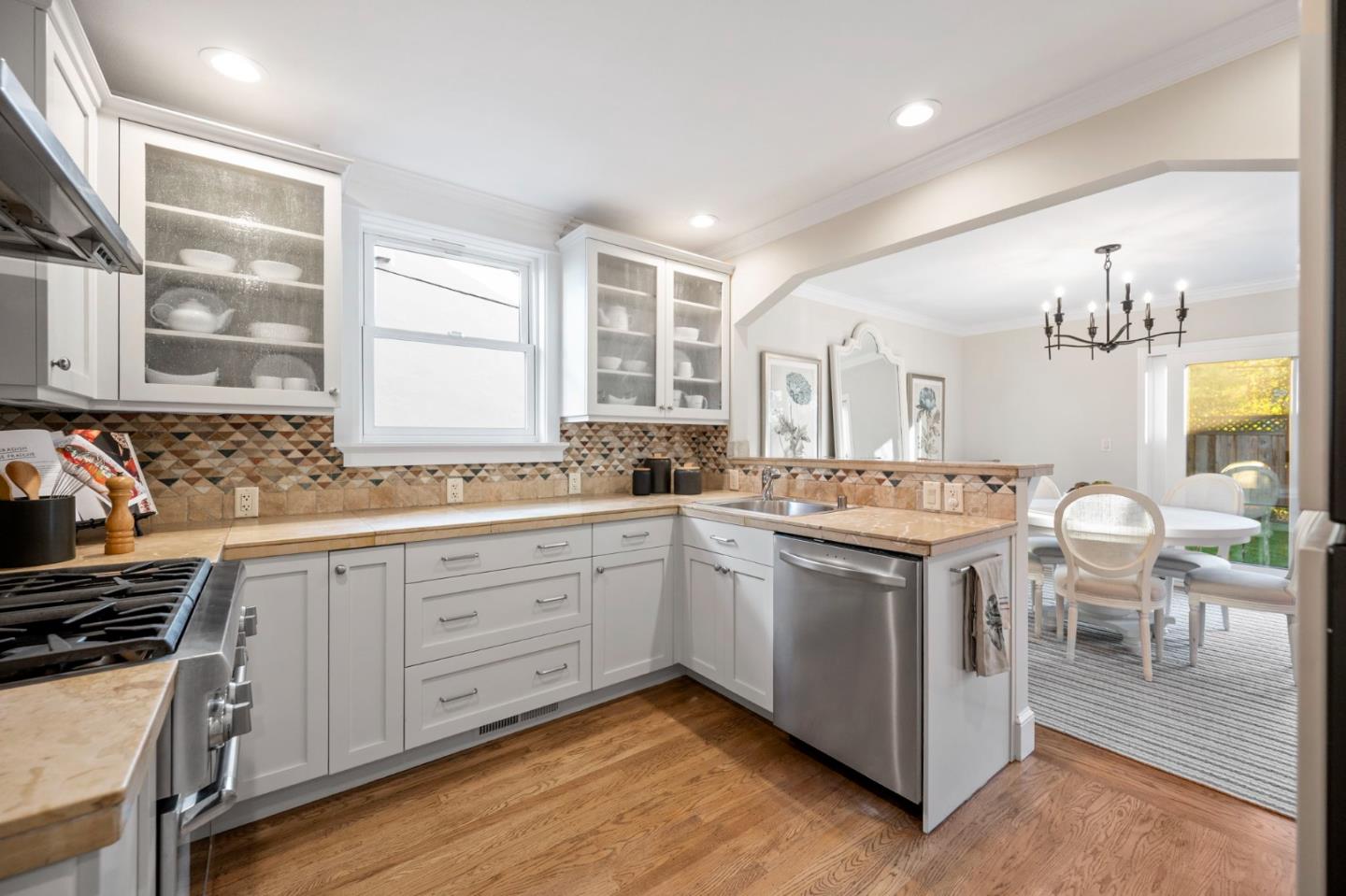 Detail Gallery Image 17 of 54 For 1549 Eastmoor Rd, Burlingame,  CA 94010 - 3 Beds | 2 Baths