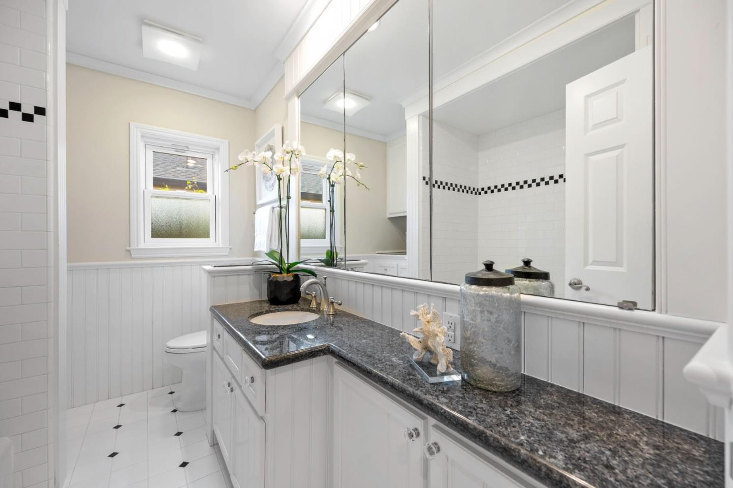 Detail Gallery Image 30 of 54 For 1549 Eastmoor Rd, Burlingame,  CA 94010 - 3 Beds | 2 Baths
