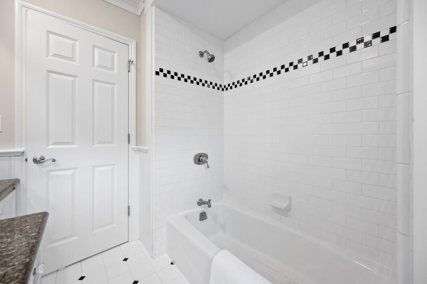 Detail Gallery Image 31 of 54 For 1549 Eastmoor Rd, Burlingame,  CA 94010 - 3 Beds | 2 Baths