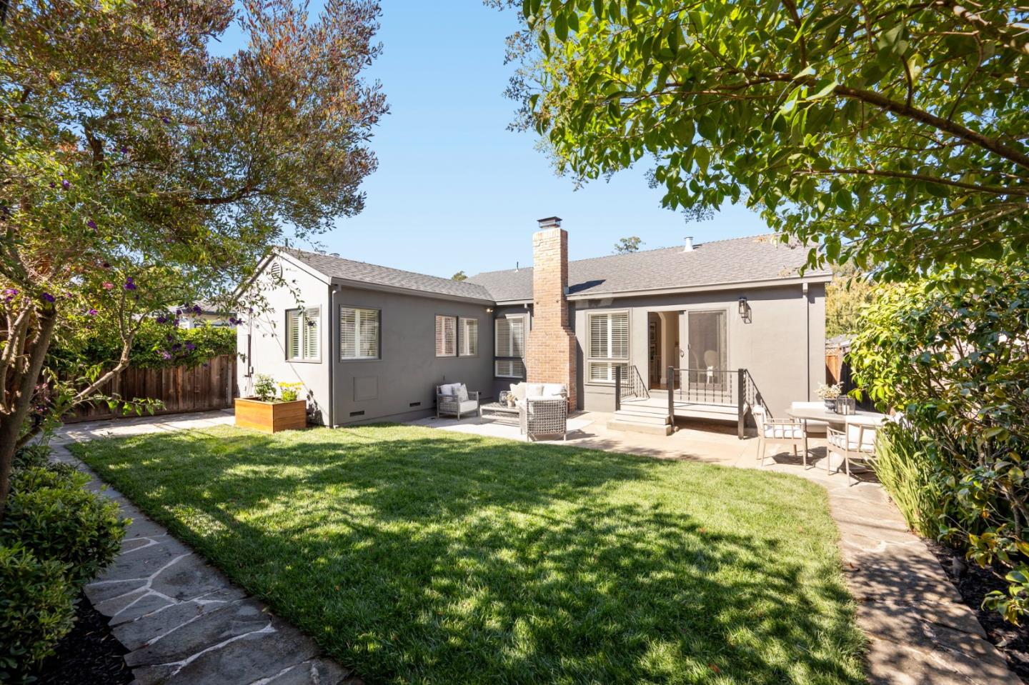 Detail Gallery Image 39 of 54 For 1549 Eastmoor Rd, Burlingame,  CA 94010 - 3 Beds | 2 Baths