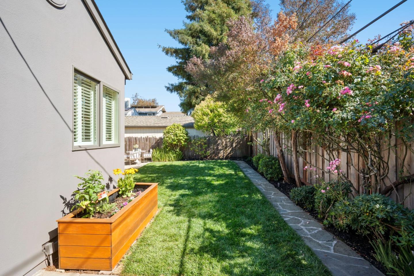 Detail Gallery Image 43 of 54 For 1549 Eastmoor Rd, Burlingame,  CA 94010 - 3 Beds | 2 Baths