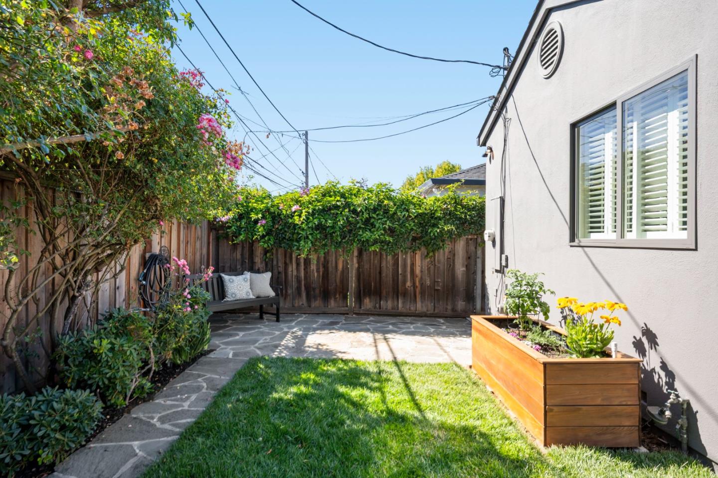 Detail Gallery Image 44 of 54 For 1549 Eastmoor Rd, Burlingame,  CA 94010 - 3 Beds | 2 Baths