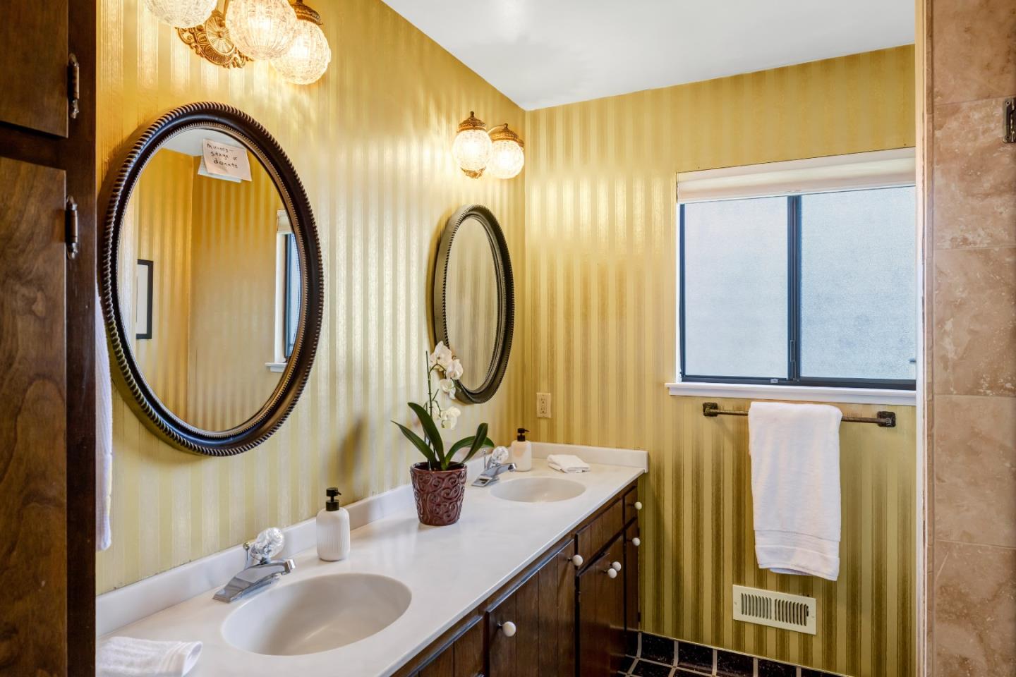 Detail Gallery Image 14 of 20 For 981 Sierra Madre Dr, Salinas,  CA 93901 - 3 Beds | 2 Baths