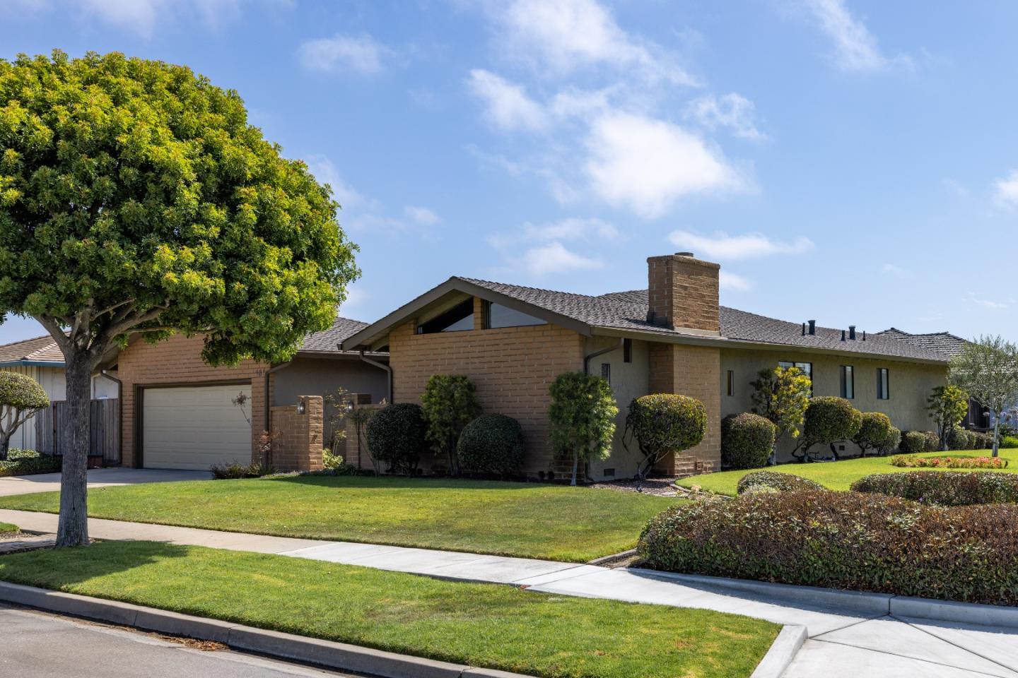Detail Gallery Image 2 of 20 For 981 Sierra Madre Dr, Salinas,  CA 93901 - 3 Beds | 2 Baths