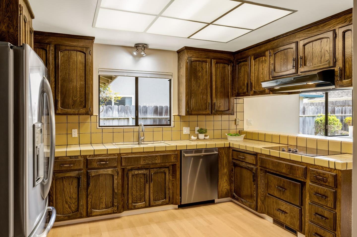 Detail Gallery Image 8 of 20 For 981 Sierra Madre Dr, Salinas,  CA 93901 - 3 Beds | 2 Baths