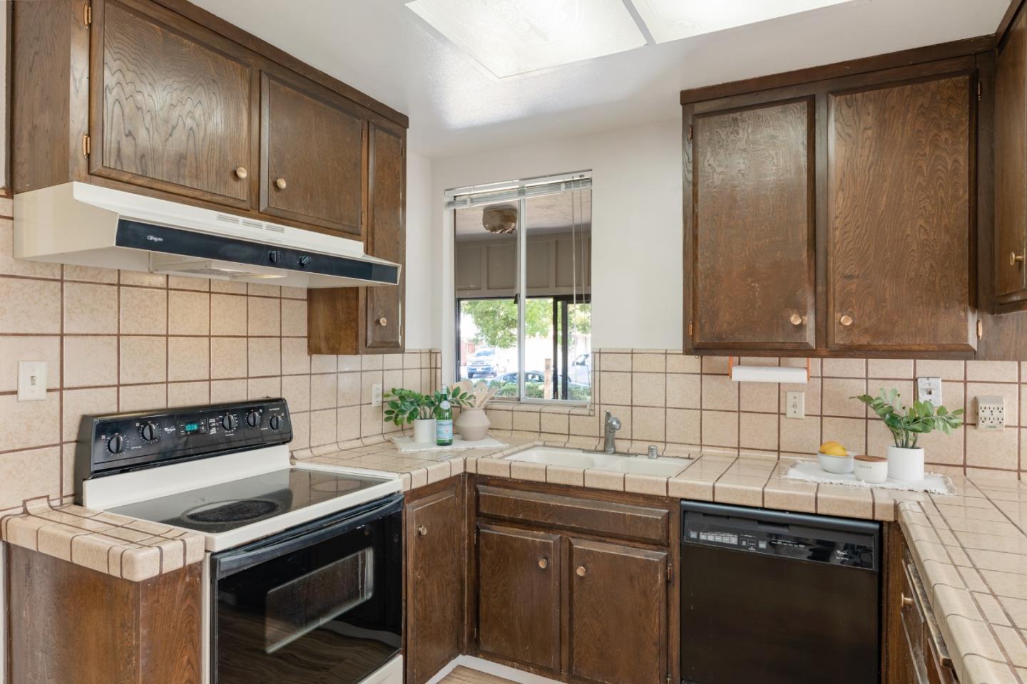 Detail Gallery Image 5 of 24 For 662 Cayuga Dr, San Jose,  CA 95123 - 4 Beds | 2 Baths