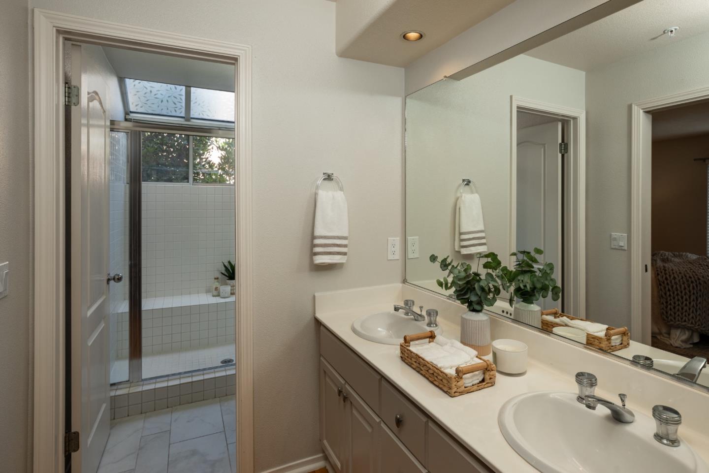 Detail Gallery Image 12 of 25 For 994 Alpine Ter #2,  Sunnyvale,  CA 94086 - 2 Beds | 2/1 Baths