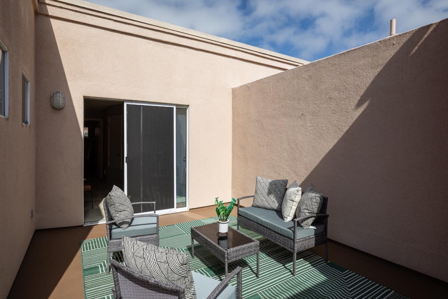 Detail Gallery Image 16 of 25 For 994 Alpine Ter #2,  Sunnyvale,  CA 94086 - 2 Beds | 2/1 Baths