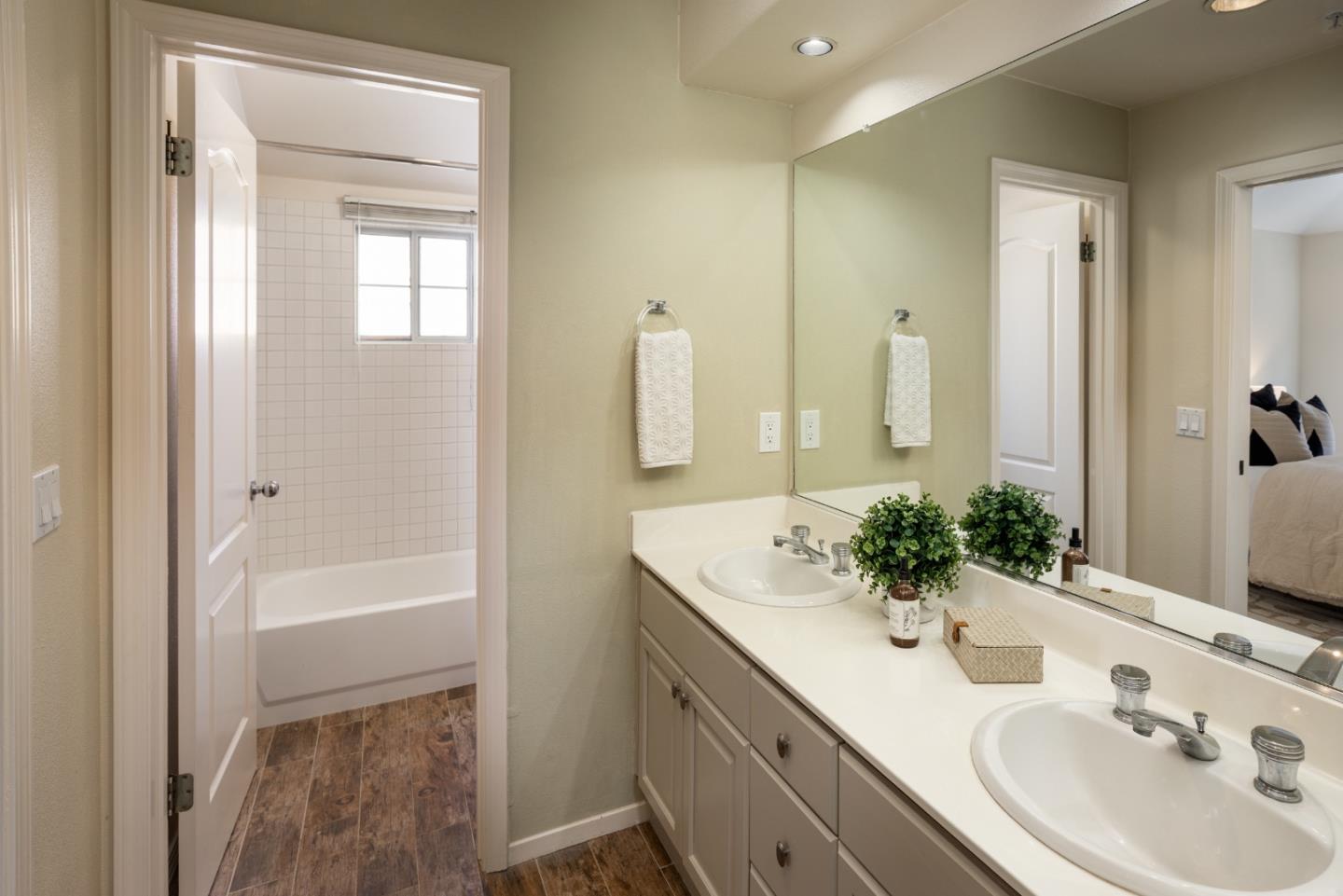 Detail Gallery Image 18 of 25 For 994 Alpine Ter #2,  Sunnyvale,  CA 94086 - 2 Beds | 2/1 Baths