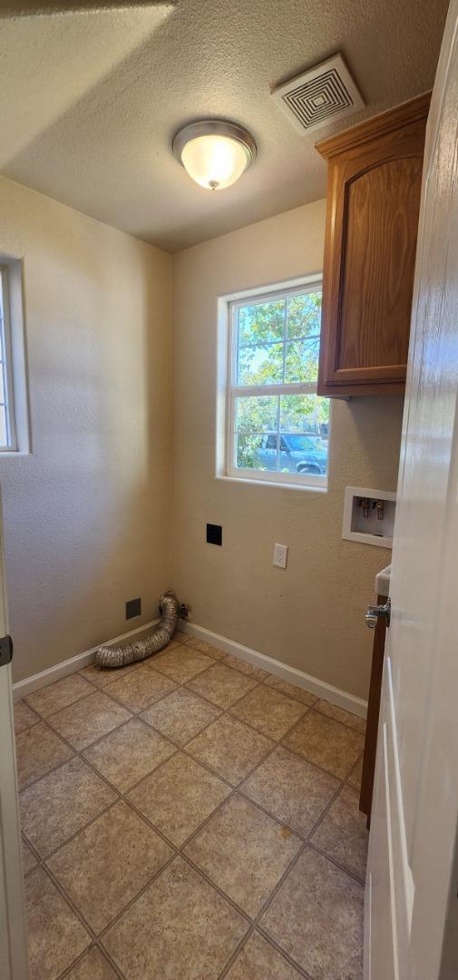 Detail Gallery Image 10 of 26 For 1243 Clark Colony Ave, Greenfield,  CA 93927 - 3 Beds | 2 Baths