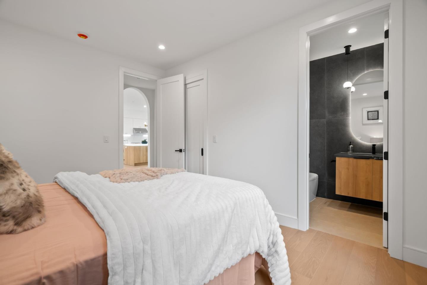 Detail Gallery Image 27 of 42 For 557 E Arbor Ave, Sunnyvale,  CA 94085 - 4 Beds | 3 Baths