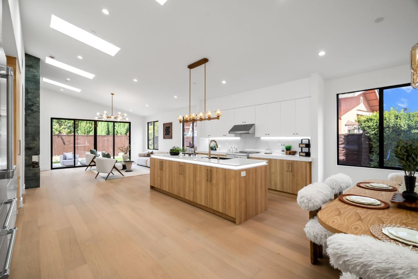 Detail Gallery Image 9 of 42 For 557 E Arbor Ave, Sunnyvale,  CA 94085 - 4 Beds | 3 Baths