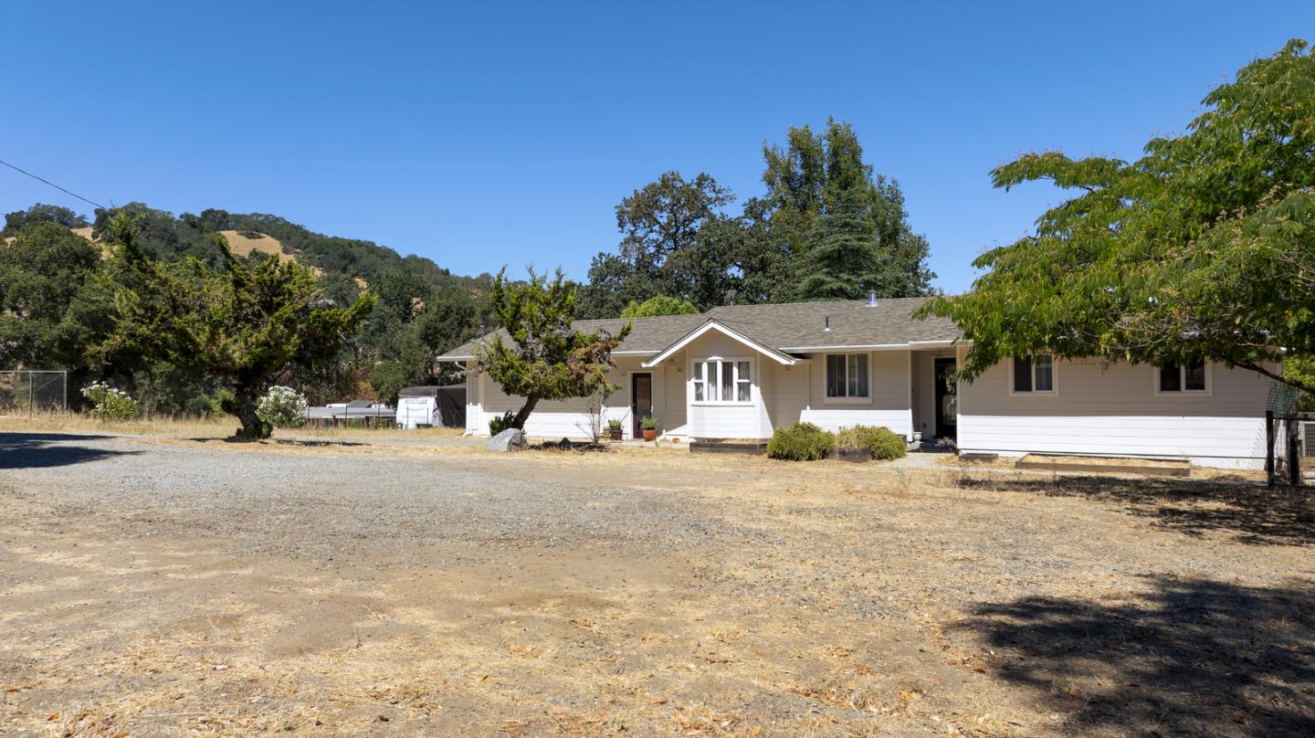 Detail Gallery Image 3 of 37 For 4775 Little Uvas Rd, Morgan Hill,  CA 95037 - 3 Beds | 2 Baths