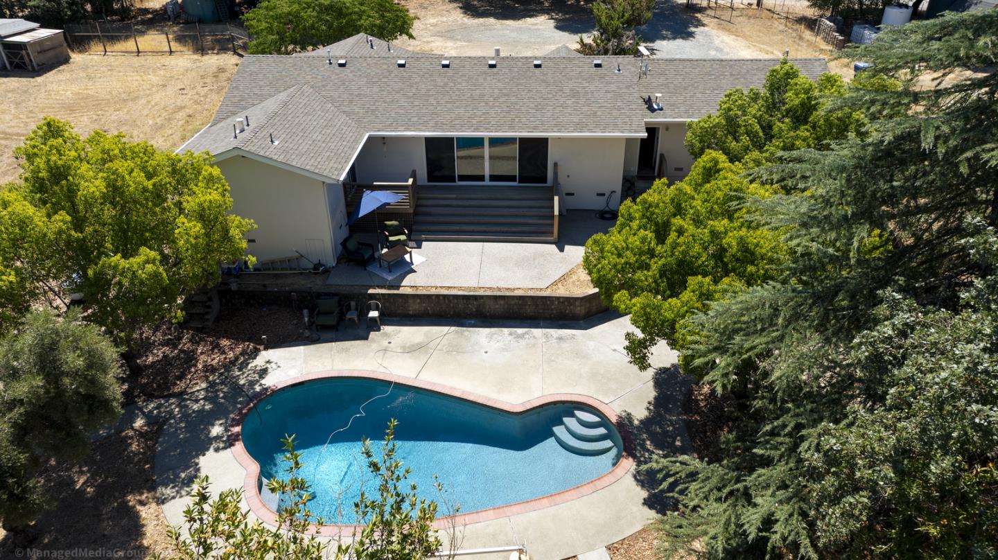 Detail Gallery Image 5 of 37 For 4775 Little Uvas Rd, Morgan Hill,  CA 95037 - 3 Beds | 2 Baths