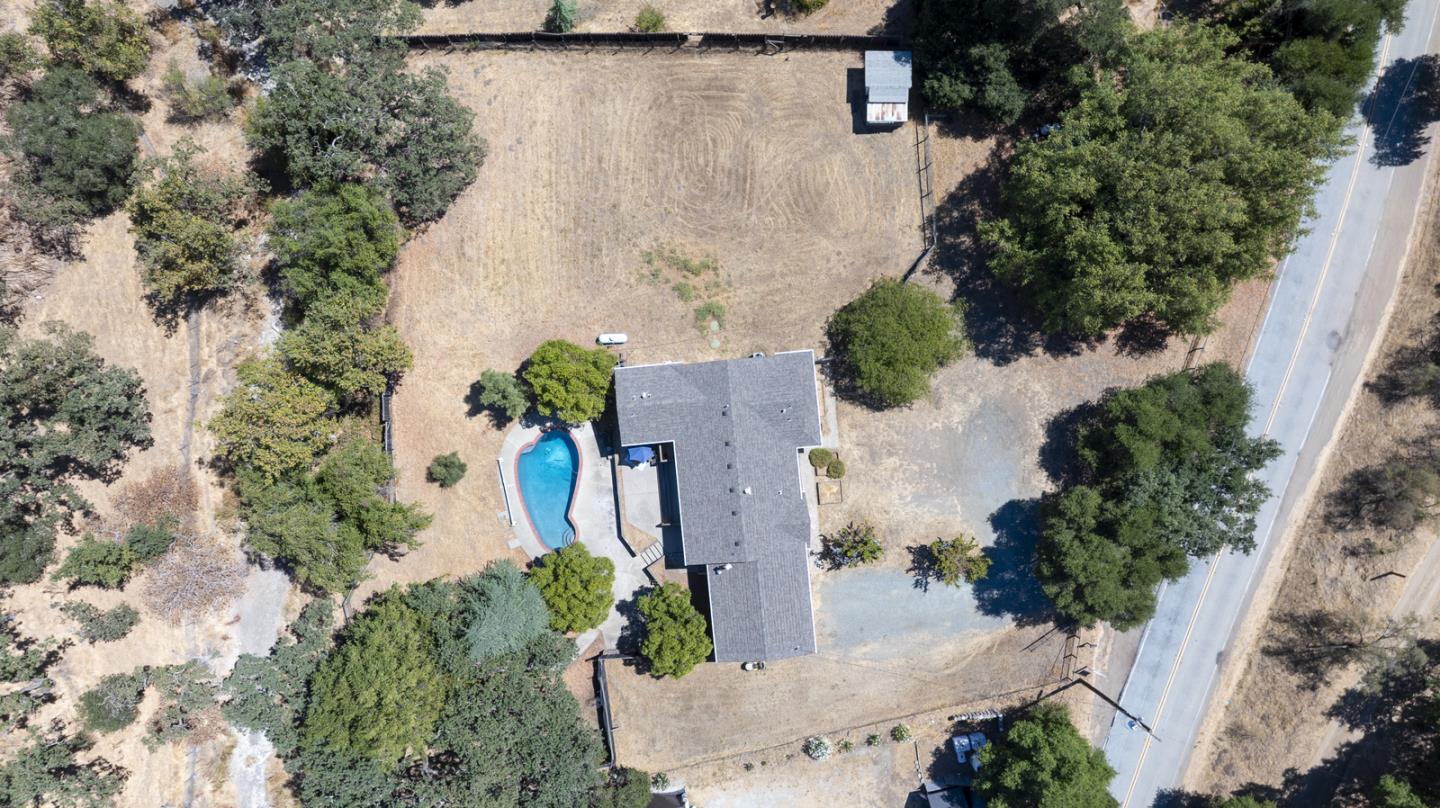 Detail Gallery Image 8 of 37 For 4775 Little Uvas Rd, Morgan Hill,  CA 95037 - 3 Beds | 2 Baths