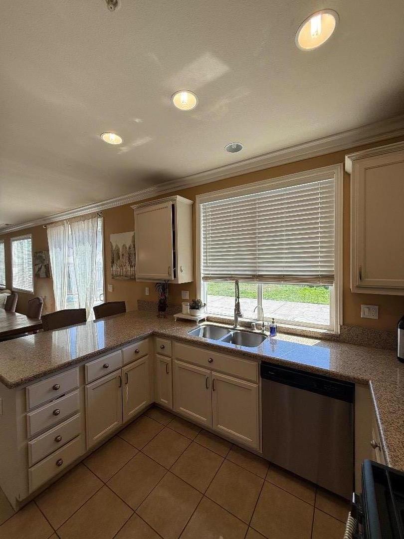 Detail Gallery Image 11 of 24 For 1058 Sardinia Dr, Salinas,  CA 93905 - 4 Beds | 2/1 Baths