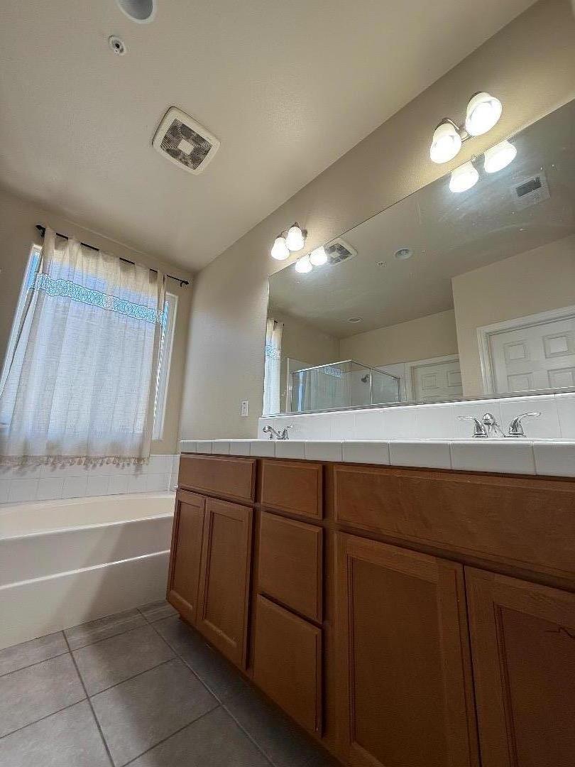 Detail Gallery Image 18 of 24 For 1058 Sardinia Dr, Salinas,  CA 93905 - 4 Beds | 2/1 Baths