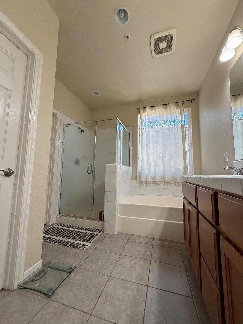 Detail Gallery Image 19 of 24 For 1058 Sardinia Dr, Salinas,  CA 93905 - 4 Beds | 2/1 Baths