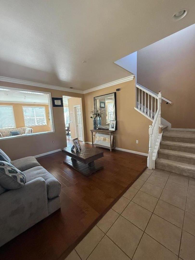 Detail Gallery Image 4 of 24 For 1058 Sardinia Dr, Salinas,  CA 93905 - 4 Beds | 2/1 Baths