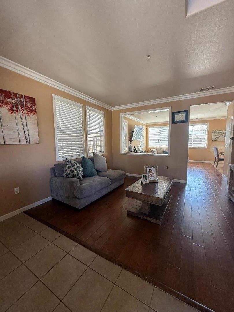 Detail Gallery Image 5 of 24 For 1058 Sardinia Dr, Salinas,  CA 93905 - 4 Beds | 2/1 Baths