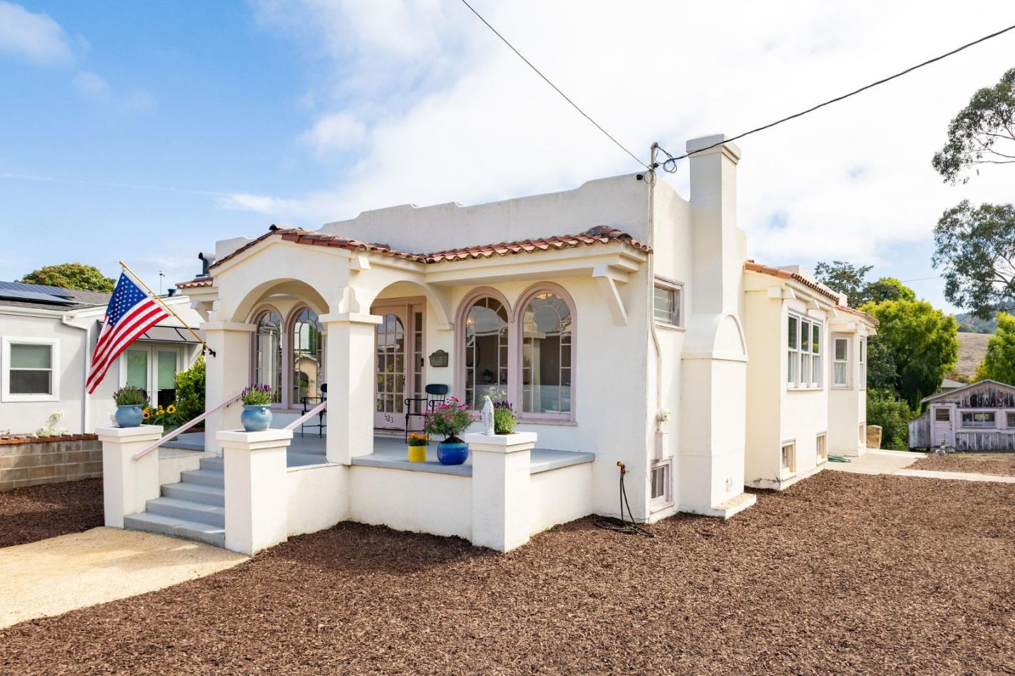 Detail Gallery Image 2 of 33 For 523 San Benito St, Half Moon Bay,  CA 94019 - 2 Beds | 2/1 Baths