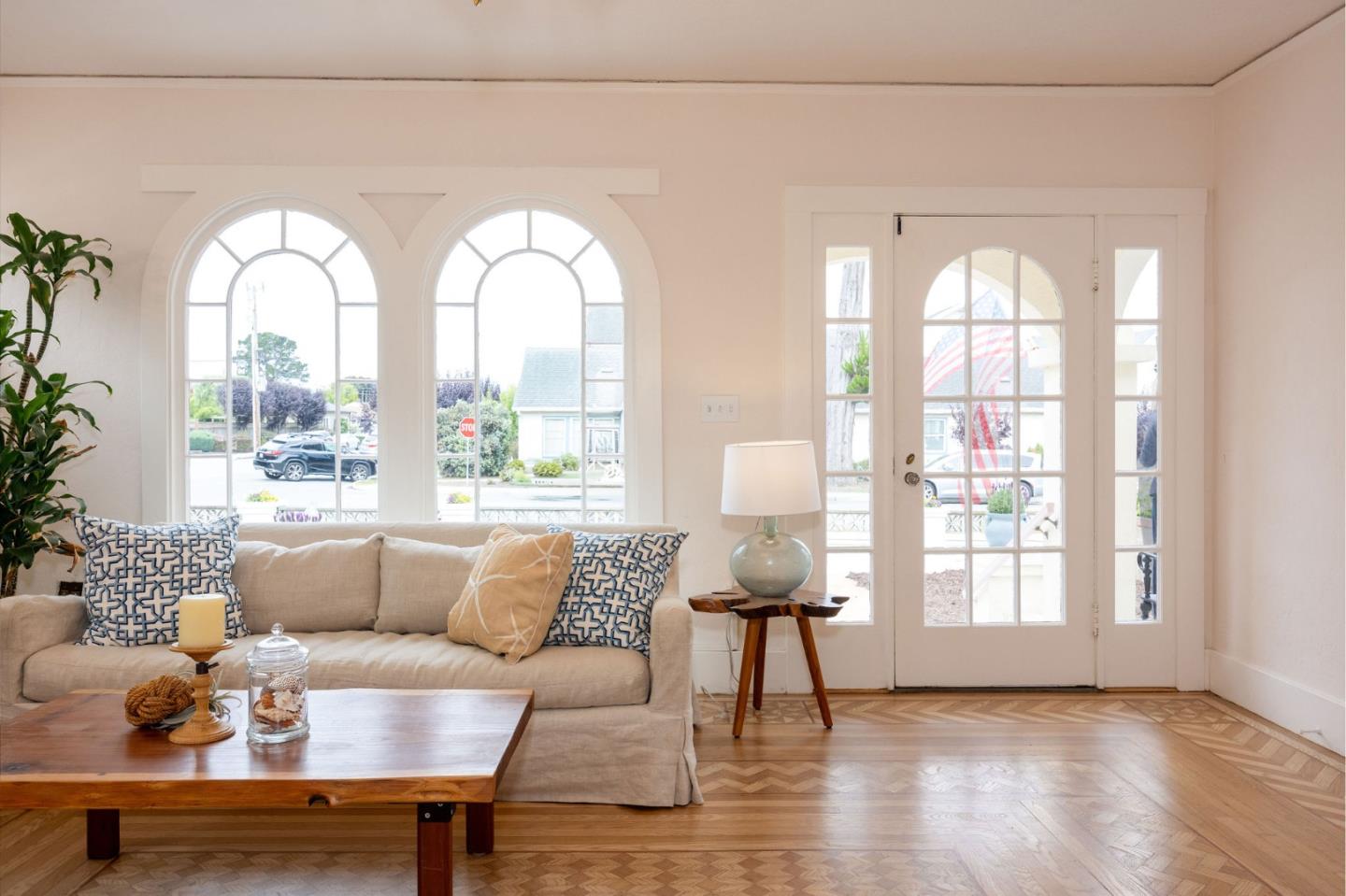 Detail Gallery Image 6 of 33 For 523 San Benito St, Half Moon Bay,  CA 94019 - 2 Beds | 2/1 Baths