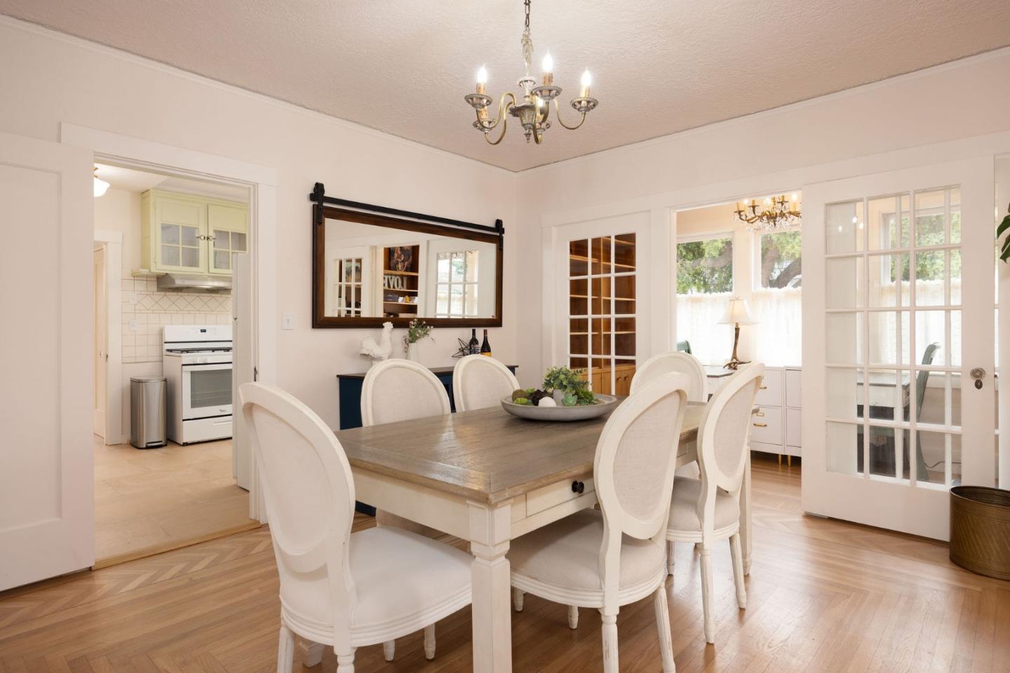 Detail Gallery Image 7 of 33 For 523 San Benito St, Half Moon Bay,  CA 94019 - 2 Beds | 2/1 Baths