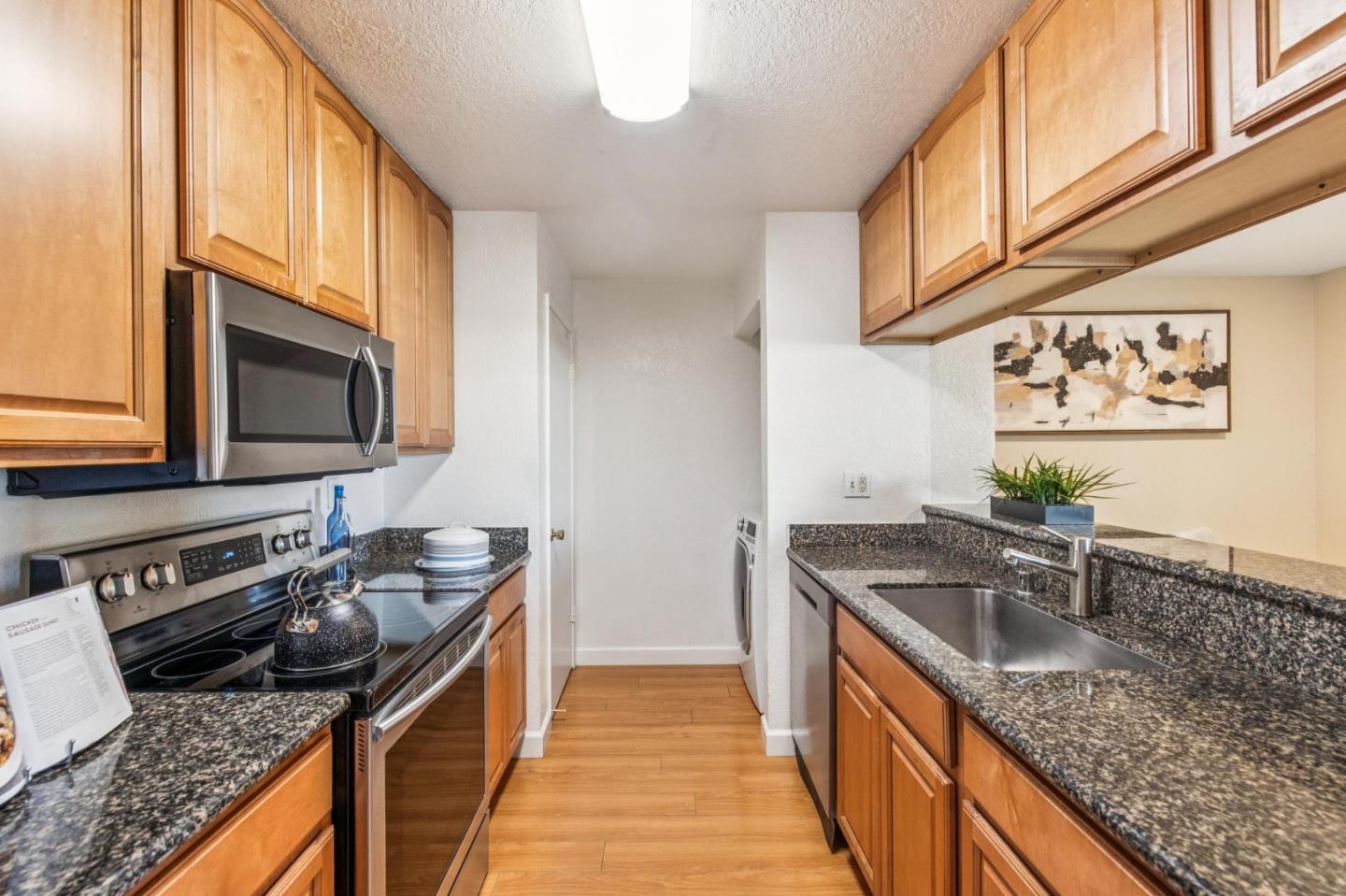 Detail Gallery Image 10 of 37 For 1 Appian Way #705-1,  South San Francisco,  CA 94080 - 3 Beds | 2 Baths