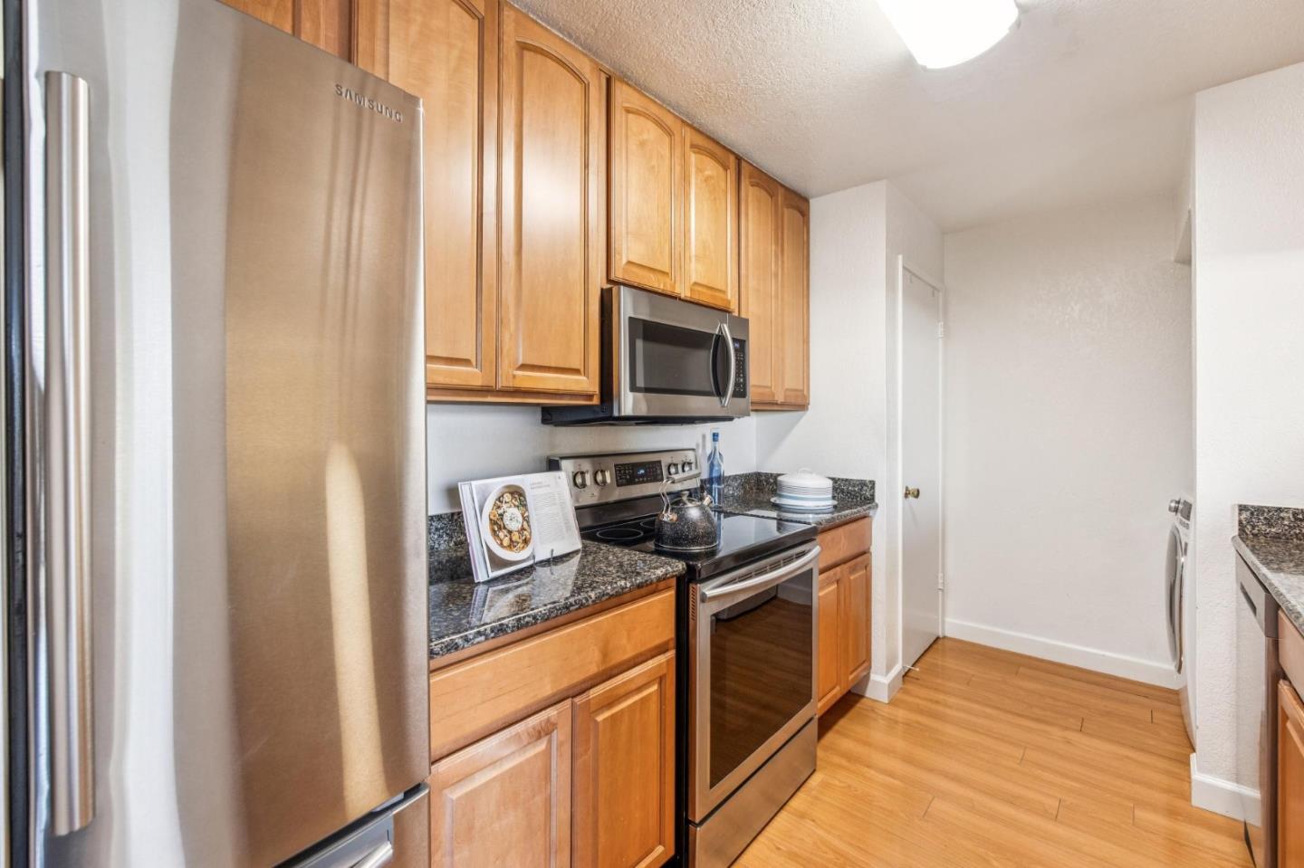 Detail Gallery Image 11 of 37 For 1 Appian Way #705-1,  South San Francisco,  CA 94080 - 3 Beds | 2 Baths