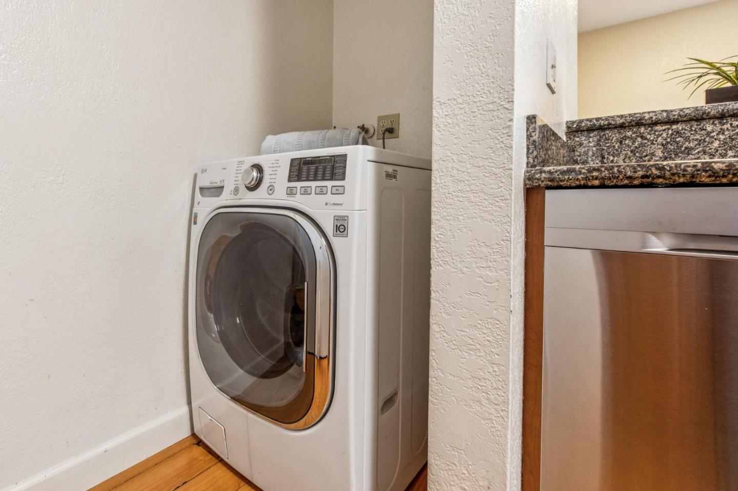Detail Gallery Image 12 of 37 For 1 Appian Way #705-1,  South San Francisco,  CA 94080 - 3 Beds | 2 Baths