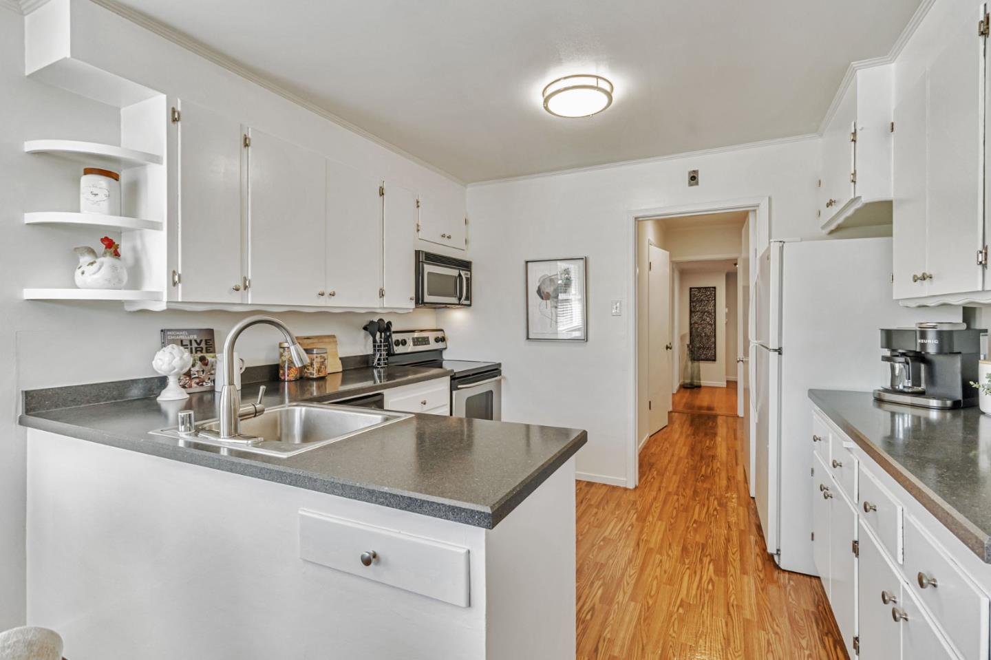 Detail Gallery Image 12 of 36 For 1400 Oakhurst Ave, San Carlos,  CA 94070 - 2 Beds | 1/1 Baths
