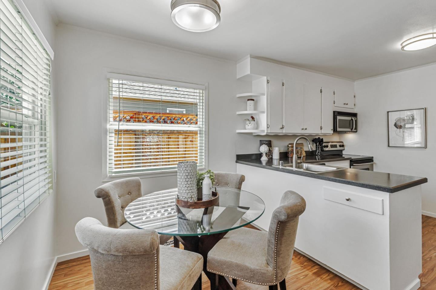 Detail Gallery Image 16 of 36 For 1400 Oakhurst Ave, San Carlos,  CA 94070 - 2 Beds | 1/1 Baths