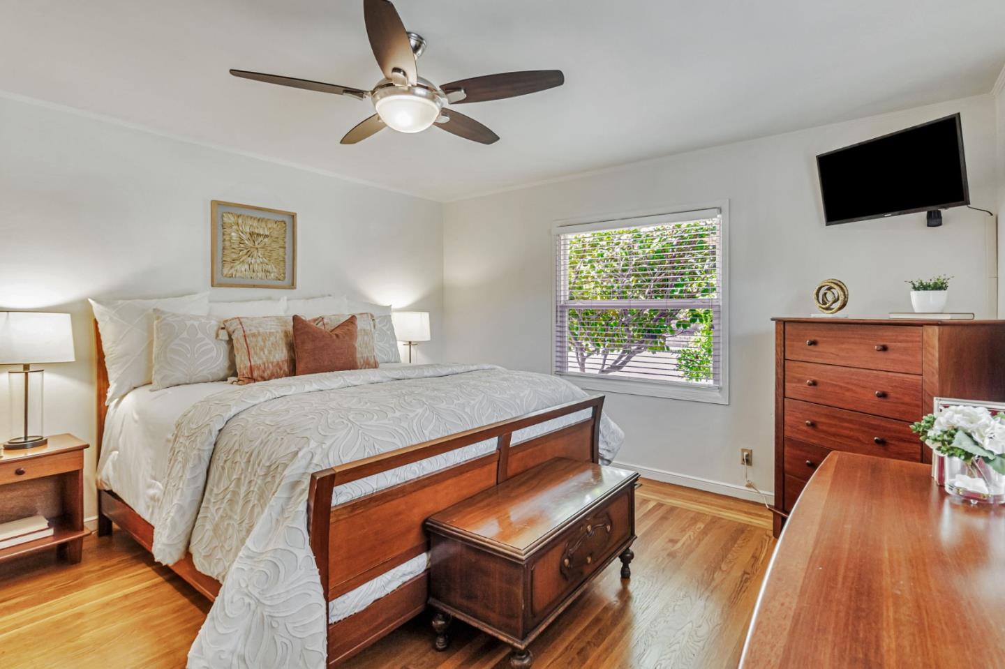 Detail Gallery Image 18 of 36 For 1400 Oakhurst Ave, San Carlos,  CA 94070 - 2 Beds | 1/1 Baths