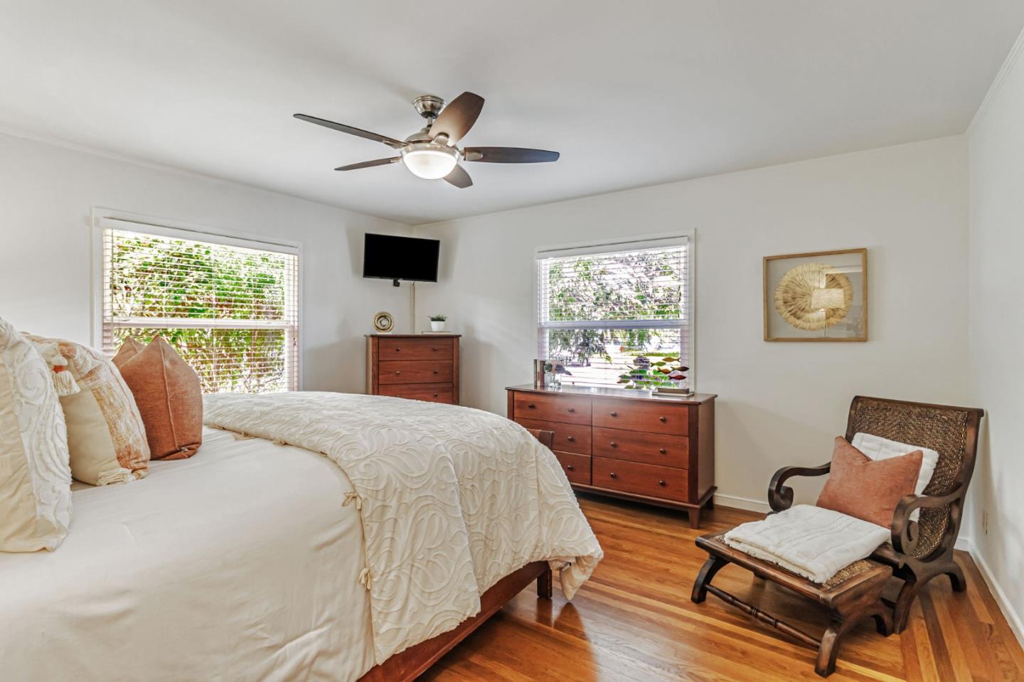 Detail Gallery Image 19 of 36 For 1400 Oakhurst Ave, San Carlos,  CA 94070 - 2 Beds | 1/1 Baths