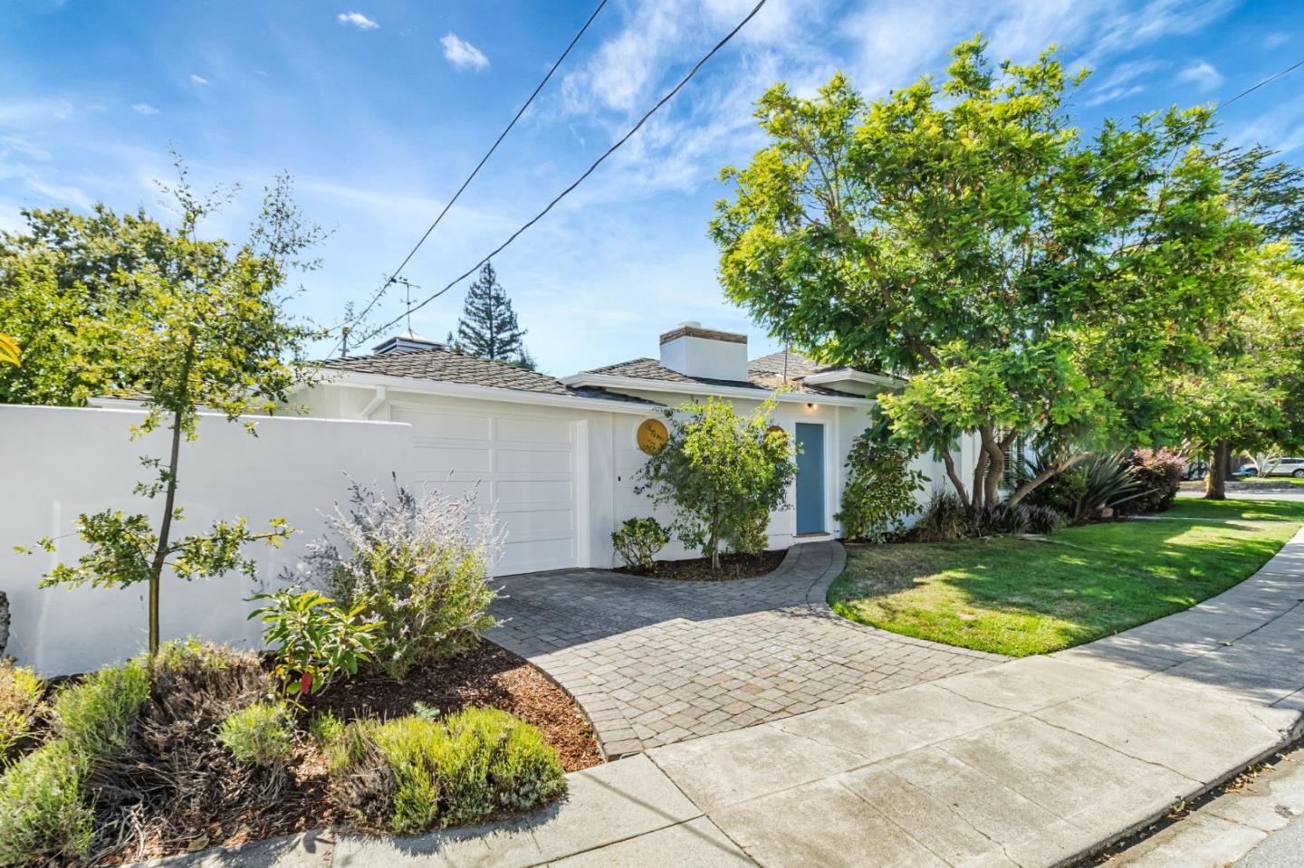 Detail Gallery Image 2 of 36 For 1400 Oakhurst Ave, San Carlos,  CA 94070 - 2 Beds | 1/1 Baths