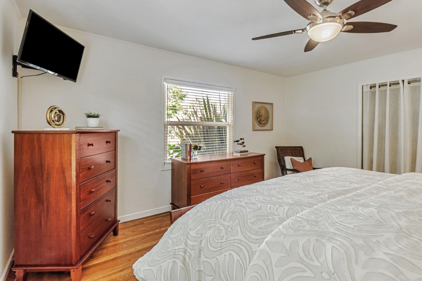 Detail Gallery Image 20 of 36 For 1400 Oakhurst Ave, San Carlos,  CA 94070 - 2 Beds | 1/1 Baths