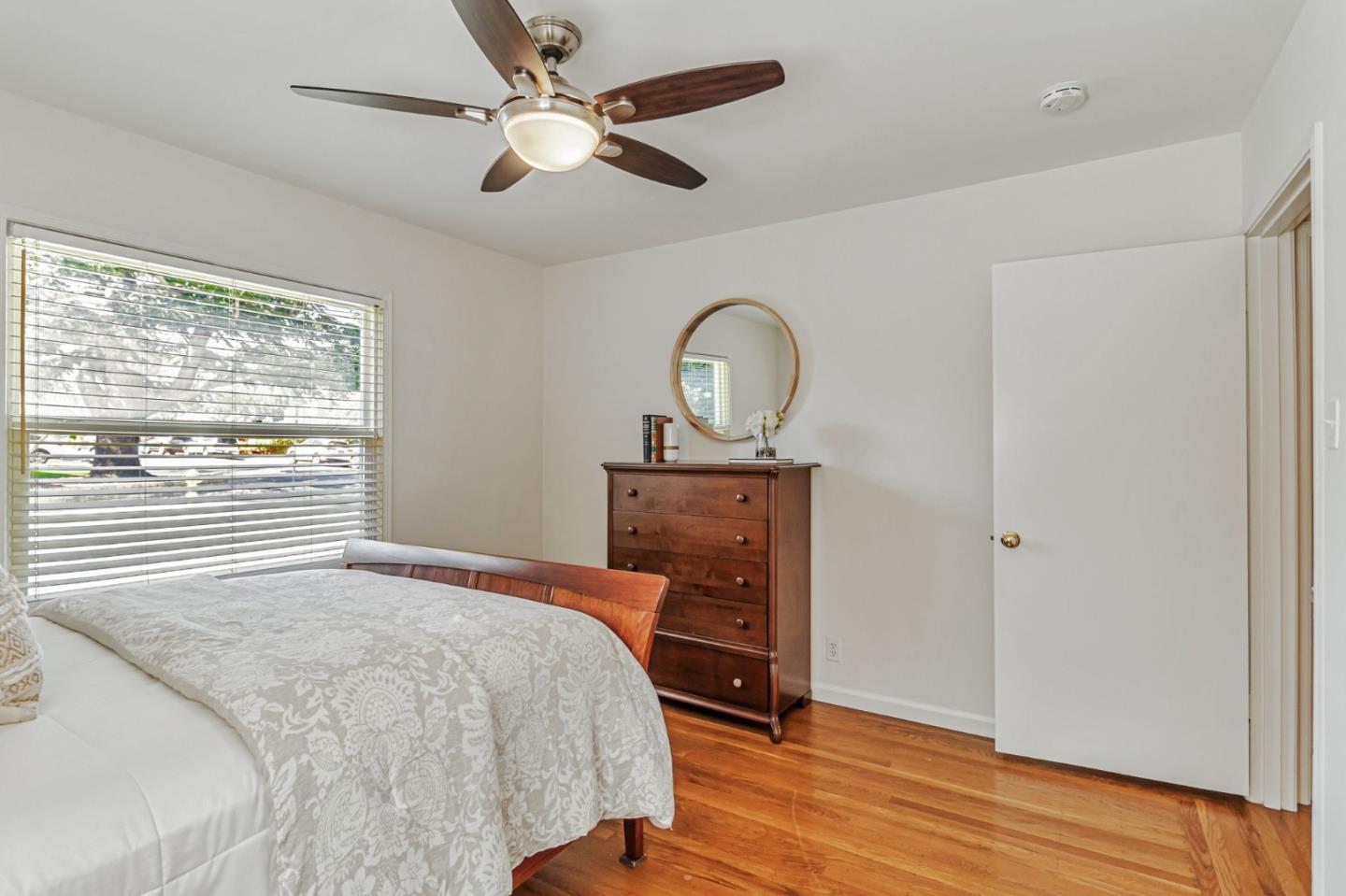 Detail Gallery Image 22 of 36 For 1400 Oakhurst Ave, San Carlos,  CA 94070 - 2 Beds | 1/1 Baths